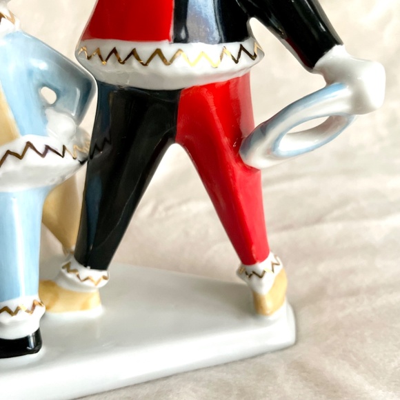Vintage Porcelain Figurine of the Pair of Circus Clowns - Picture 13 of 17
